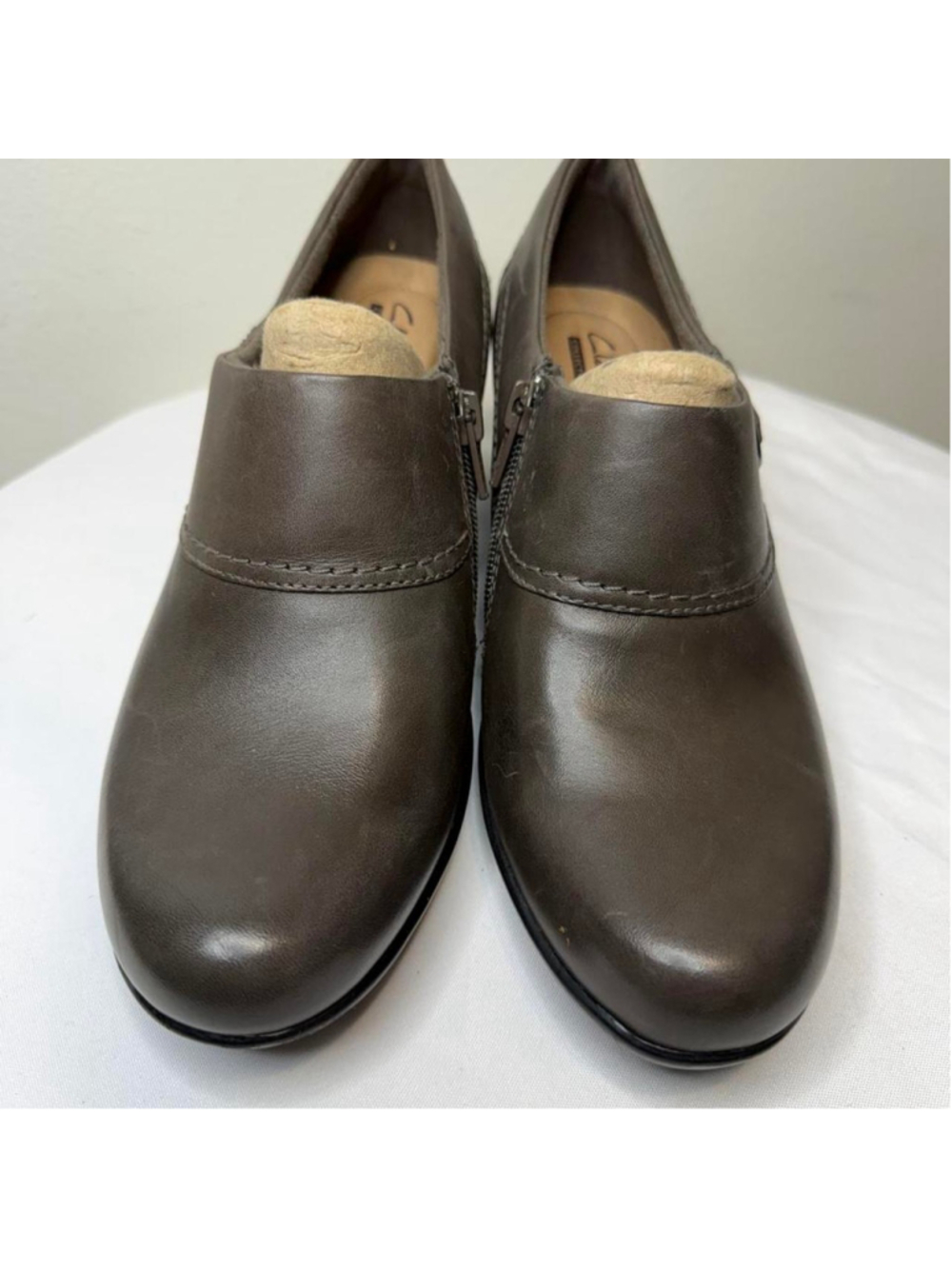 Clarks Collection Brown Leather Loafers with Zipper Closure
#loafers #workwear